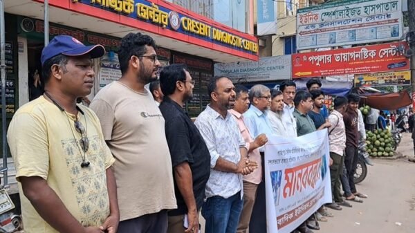 সাংবাদিক তুহিন হত্যার প্রতিবাদে ব্রাহ্মণবাড়িয়ায় মানববন্ধন ও বিক্ষোভ
