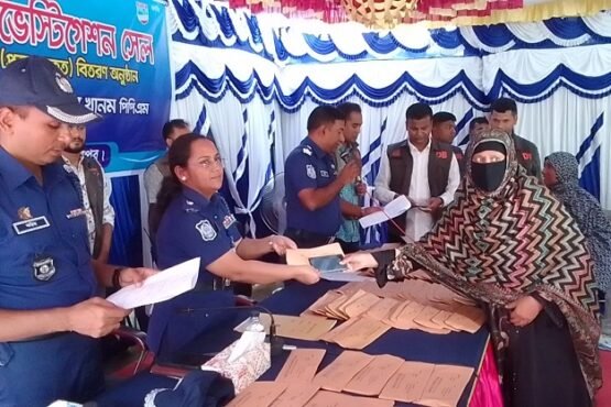 মেহেরপুরে ১২২টি হারানো মোবাইল ও টাকা ফিরিয়ে দিলো পুলিশ
