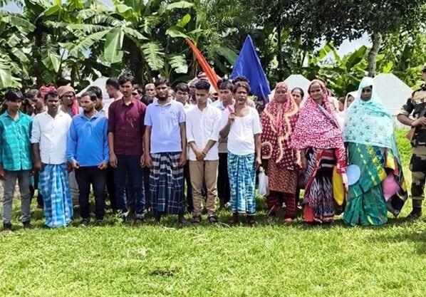 গাংনীতে পতাকা বৈঠকে ৩৯ বাংলাদেশিকে ফেরত পাঠালো বিএসএফ