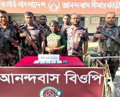 মুজিবনগর সীমান্তে ভারতে পাচারকালে ইউএস ডলারসহ পাচারকারী আটক
