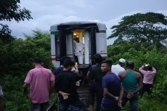 ব্রাহ্মণবাড়িয়া মহানগর এক্সপ্রেসের বিচ্ছিন্ন ৫ বগি-ট্রেন চলাচল বন্ধ