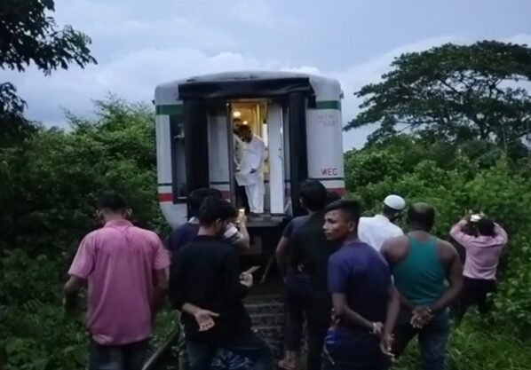 ব্রাহ্মণবাড়িয়া মহানগর এক্সপ্রেসের বিচ্ছিন্ন ৫ বগি-ট্রেন চলাচল বন্ধ