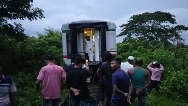 ব্রাহ্মণবাড়িয়া মহানগর এক্সপ্রেসের বিচ্ছিন্ন ৫ বগি-ট্রেন চলাচল বন্ধ