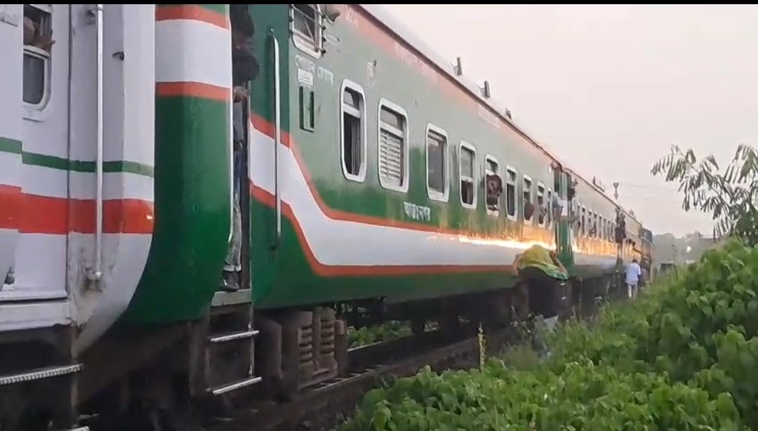 ব্রাহ্মণবাড়িয়ায় ৪ ঘন্টা পর ট্রেন চলাচল স্বাভাবিক