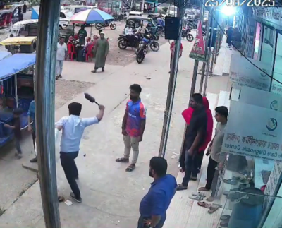 প্রকাশ্যে এক যুবককে মারধর করলেন কসবা স্বাস্থ্য কমপ্লেক্সের আবাসিক ডাক্তার মহিউদ্দিন