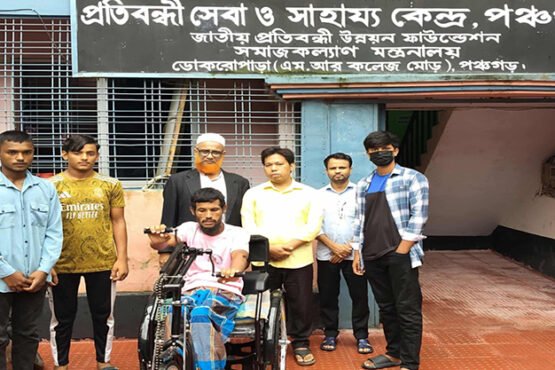 আমি এখন স্বাধীন ভাবে চলাফেরা করতে পারবো, ট্রাই সাইকেল পেয়ে বললেন নুর ইসলাম
