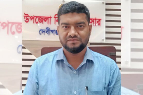দেবীগঞ্জকে মডেল উপজেলা গড়তে কাজ করছেন ইউএনও, একাই করছেন ৪ দপ্তরের কাজ