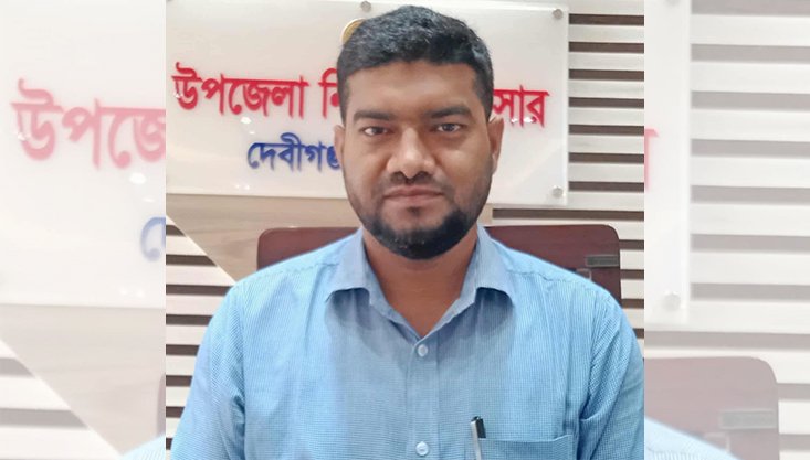 দেবীগঞ্জকে মডেল উপজেলা গড়তে কাজ করছেন ইউএনও, একাই করছেন ৪ দপ্তরের কাজ