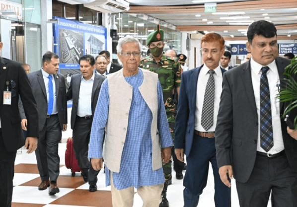 নিউইয়র্কের উদ্দেশে ঢাকা ত্যাগ করেছেন প্রধান উপদেষ্টা