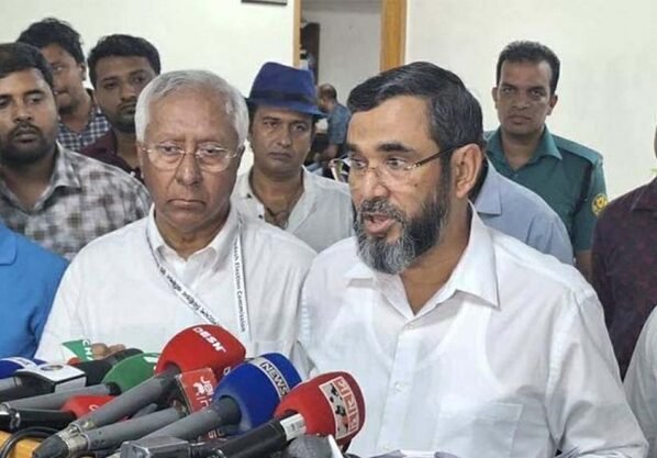 অনলাইনে মনোনয়নপত্র দাখিলের বিধান বাতিল হচ্ছে: ইসি সানাউল্লাহ