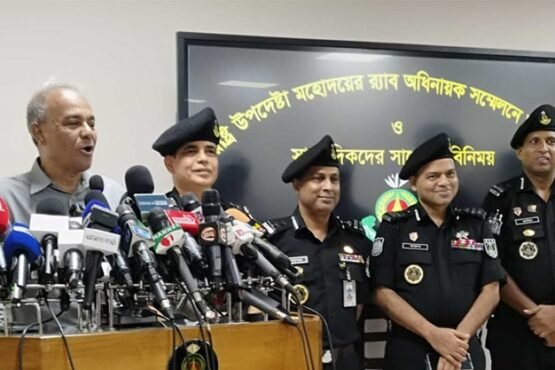 দুর্গাপূজা ঘিরে পাশের দেশ মিথ্যাচার করছে: স্বরাষ্ট্র উপদেষ্টা