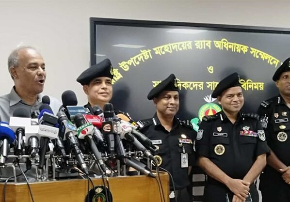 দুর্গাপূজা ঘিরে পাশের দেশ মিথ্যাচার করছে: স্বরাষ্ট্র উপদেষ্টা