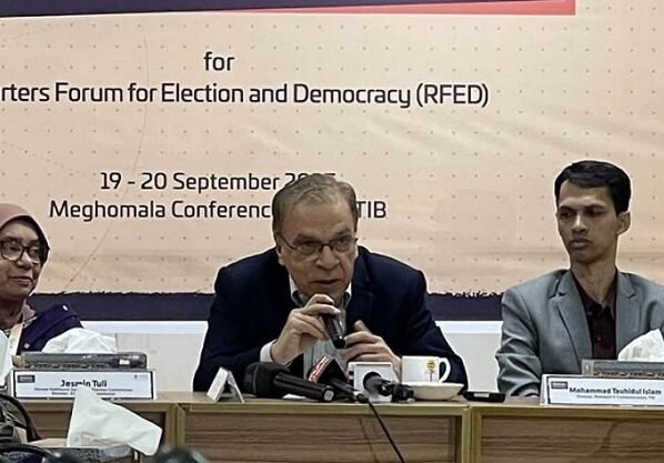 সরকার পক্ষপাতিত্ব করলে সুষ্ঠু নির্বাচন সম্ভব নয়: ইফতেখারুজ্জামান