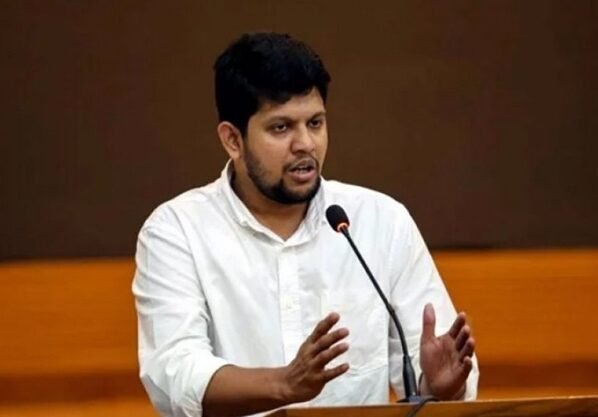 কখন নেমে যাই, দুই মাস ধরে অনিশ্চয়তার মধ্যে আছি: তথ্য উপদেষ্টা