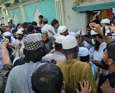 গোয়ালন্দে নুরাল পাগলের লাশ কবর থেকে তুলে জ্বালিয়ে দিলো তৌহিদী জনতা