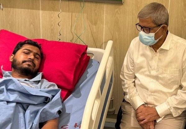 নুরুল হক নুরকে দেখতে ঢামেকে মির্জা ফখরুল