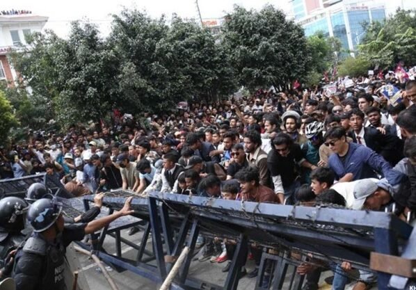 নেপালে বিক্ষোভে নিহতের সংখ্যা বেড়ে ৭২