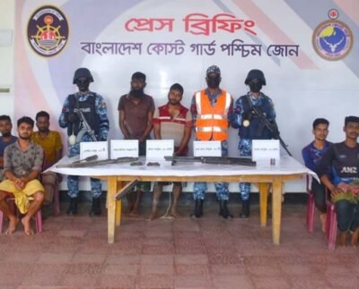 সুন্দরবনের ২ ডাকাত অস্ত্রসহ আটক, ৯ জেলে উদ্ধার