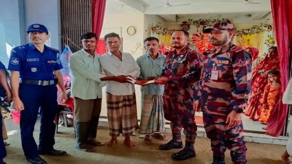 ৫৭ বিজিবি কর্তৃক আলীকদম উপজেলায় বিভিন্ন পূজামন্ডপে আর্থিক অনুদান প্রদান
