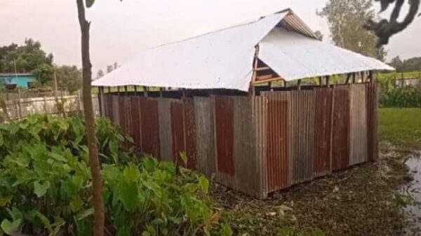 গাইবান্ধায় প্রবাসীর জায়গা দখলের পাঁয়তারা- প্রশাসনের হস্তক্ষেপ কামনা ভুক্তভোগীর
