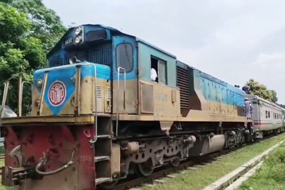 ব্রাহ্মণবাড়িয়ায় কালনী এক্সপ্রেসের কাপলিং হুক ভেঙে ৩ বগি বিচ্ছিন্ন