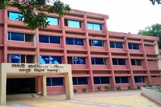 পঞ্চগড়ে গণপূর্ত বিভাগের প্রকৌশলীর বিরুদ্ধে তথ্য গোপন করার অভিযোগ