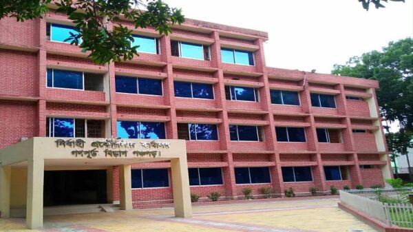 পঞ্চগড়ে গণপূর্ত বিভাগের প্রকৌশলীর বিরুদ্ধে তথ্য গোপন করার অভিযোগ