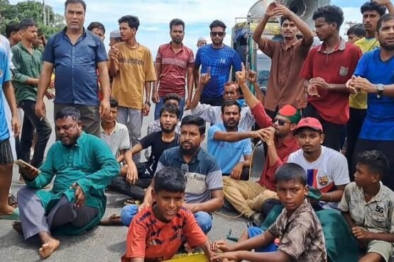 বিজয়নগরে আসন সীমানা পুনর্বিন্যাসের প্রতিবাদে মহাসড়ক অবরোধ, ঢাকা-সিলেট মহাসড়কে তীব্র যানজট