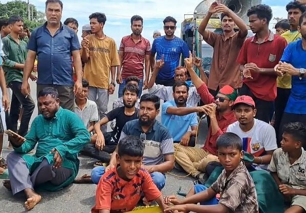 বিজয়নগরে আসন সীমানা পুনর্বিন্যাসের প্রতিবাদে মহাসড়ক অবরোধ, ঢাকা-সিলেট মহাসড়কে তীব্র যানজট