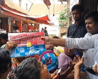 ব্রাহ্মণবাড়িয়ায় শারদীয় দূর্গা পূজা উপলক্ষে শাড়ি ও লুঙ্গি বিতরণ