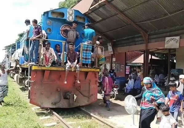 ঢাকা-চট্টগ্রাম-সিলেটের রেল যোগাযোগ ৫ ঘন্টা পর স্বাভাবিক