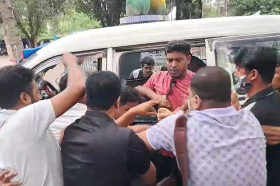 মেহেরপুরে আদম ব্যাপারীকে তুলে নেওয়ার চেষ্টা, আটক-১০