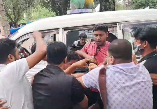 মেহেরপুরে আদম ব্যাপারীকে তুলে নেওয়ার চেষ্টা, আটক-১০