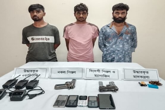 মেহেরপুরে বিদেশি অস্ত্র ও ওয়াকিটকিসহ আটক-৩