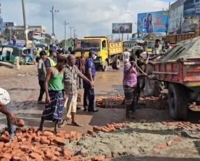 ঢাকা-সিলেট মহাসড়কে গর্ত মেরামতে পুলিশের উদ্যোগ