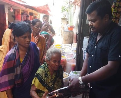 ব্রাহ্মণবাড়িয়ায় শারদীয় দুর্গাপূজা উপলক্ষে প্রান্তিক মানুষের মাঝে বস্ত্র বিতরণ