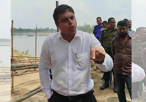 সাংবাদিককে সন্ত্রাসী বললেন এক্সিকিউটিভ ম্যাজিস্ট্রেট, দায়িত্ব থেকে প্রত্যাহার