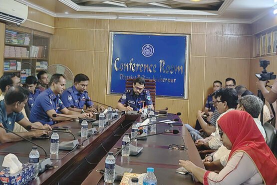মেহেরপুরে নবাগত পুলিশ সুপারের সাথে সাংবাদিকদের মতবিনিময়