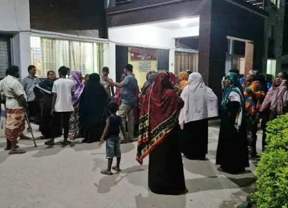 গ্রাহকের ৩ কোটি টাকা নিয়ে উধাও এনজিও পরিচালক, ৫ কর্মকর্তা আটক