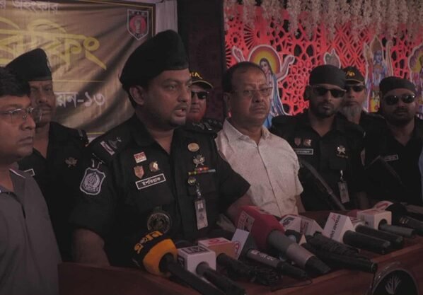 পঞ্চগড়ে দুর্গাউৎসবে উপলক্ষে অপ্রীতিকর এড়াতে র‍্যাব-১৩ এর কড়া নিরাপত্তা পরিস্থিতি