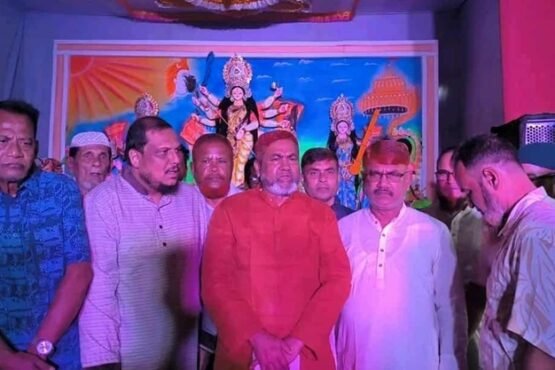 টাঙ্গাইলে বিভিন্ন পূজামণ্ডপ পরিদর্শন সাবেক সংসদ সদস্য আবুল কালাম আজাদ