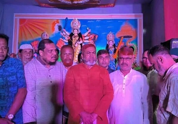 টাঙ্গাইলে বিভিন্ন পূজামণ্ডপ পরিদর্শন সাবেক সংসদ সদস্য আবুল কালাম আজাদ