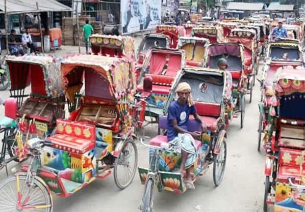 ঢাকা ও গ্ৰামে দাপিয়ে বেড়াচ্ছে ব্যাটারি চালিত অটো রিকশা