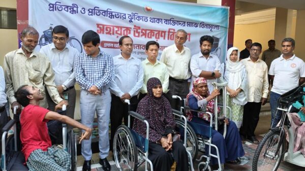পঞ্চগড়ে প্রতিবন্ধী ব্যক্তিদের মাঝে বিনামূল্যে সহায়ক উপকরণ বিতরণ