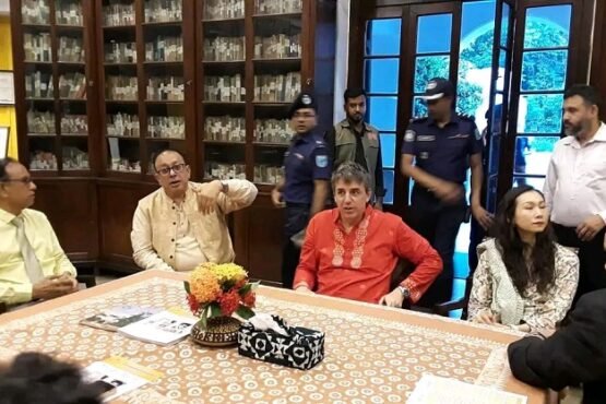 মির্জাপুরে সুইডেন হাই কমিশনারের পূজা মন্ডপ পরিদর্শন