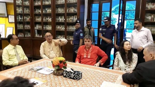 মির্জাপুরে সুইডেন হাই কমিশনারের পূজা মন্ডপ পরিদর্শন