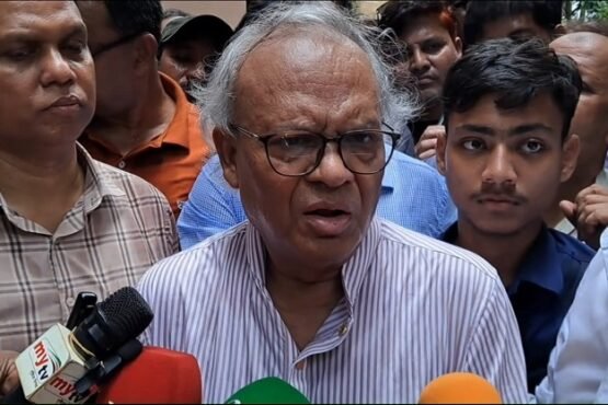 প্রশাসনের ভিতর ঘাপটি মেরে থাকা লোকরাই শেখ হাসিনার পরিকলাপনা বাস্তবায়নের কাজ করছে