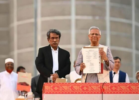 জুলাই জাতীয় সনদে সই করলেন প্রধান উপদেষ্টা ও রাজনীতিবিদরা