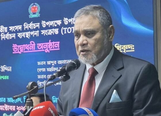 নির্বাচনের কাজ আইনসম্মতভাবে হবে, চাপের কাছে নতি স্বীকার নয়: সিইসি