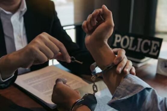 কানাডায় মেইল চুরির অভিযোগে ৮ ভারতীয় বংশোদ্ভূত গ্রেফতার